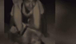 Русский ебет цыганскую давалку  на заднем дворе табора, а какой-то цыган спалил их